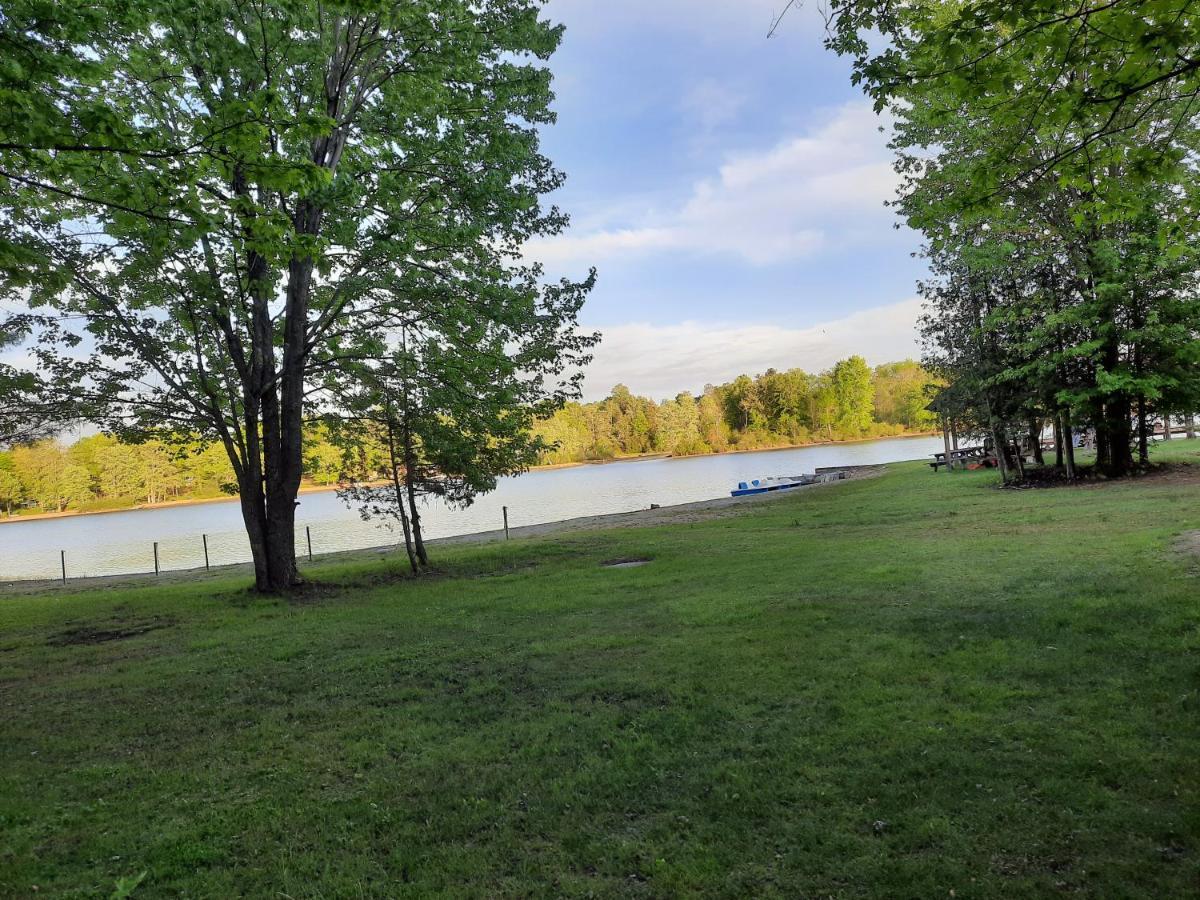 Lakefront Hideaway Resort Kawartha Lakes Exteriér fotografie